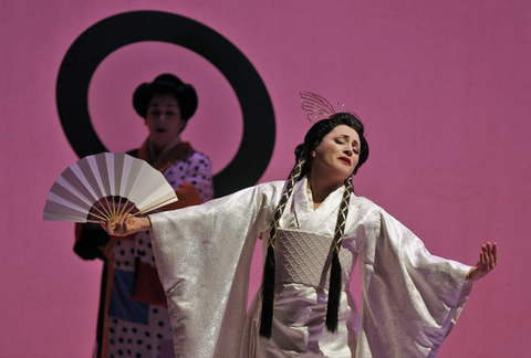 Patricia Racette (Cio-Cio-San), Madama Butterfly, Giacomo Puccini. San Francisco Opera, 2013-14. Photographer: Cory Weaver/San Francisco Opera.