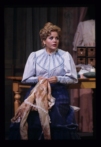 Renée Fleming (Louise), Louise, Gustave Charpentier. San Francisco Opera, 1999-2000. Photographer: Ken Friedman/San Francisco Opera.