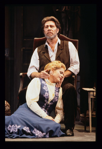 Samuel Ramey (Father), Renée Fleming (Louise), Louise, Gustave Charpentier. San Francisco Opera, 1999-2000. Photographer: Ken Friedman/San Francisco Opera.