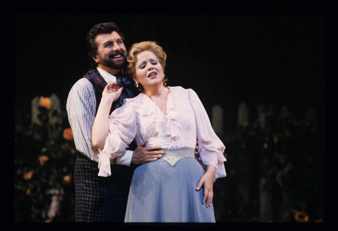 Jerry Hadley (Julien), Renée Fleming (Louise), Louise, Gustave Charpentier. San Francisco Opera, 1999-2000. Photographer: Ken Friedman/San Francisco Opera.