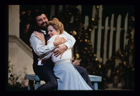 Jerry Hadley (Julien), Renée Fleming (Louise), Louise, Gustave Charpentier. San Francisco Opera, 1999-2000. Photographer: Ken Friedman/San Francisco Opera.