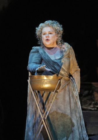 Dolora Zajick (Madame Arvidson), Un Ballo in Maschera, Giuseppe Verdi. San Francisco Opera, 2014-15. Photographer: Cory Weaver/San Francisco Opera.