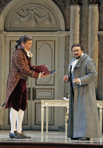 Thomas Hampson (Anckarstrӧm), Ramon Vargas (Gustavus), Un Ballo in Maschera, Giuseppe Verdi. San Francisco Opera, 2014-15. Photographer: Cory Weaver/San Francisco Opera.