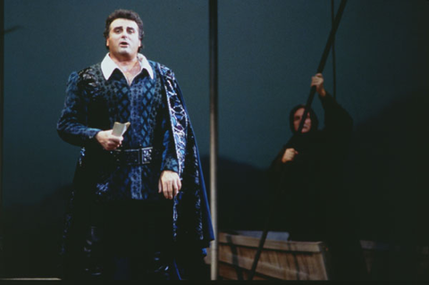 Marcello Giordani (Fernand), La Favorite, Gaetano Donizetti. San Francisco Opera, 1999-2000. Photographer: Ken Friedman/San Francisco Opera.