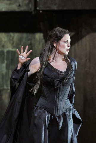 Anna Caterina Antonacci (Cassandra), Les Troyens, Hector Berlioz. San Franisco Opera, 2014-15. Photographer: Cory Weaver/San Francisco Opera.