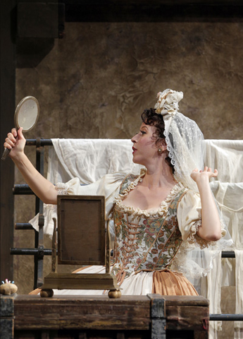 Lisette Oropesa (Susanna), Le Nozze di Figaro, Wolfgang Amadeus Mozart. San Francisco Opera, 2014-15. Photographer: Cory Weaver/San Francisco Opera.