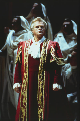 Gösta Winbergh (Idomeneo), Chorus, Idomeneo, Wolfgang Amadeus Mozart. San Francisco Opera, 1999-2000. Photographer: Ken Friedman/San Francisco Opera.