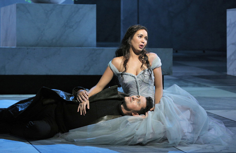 Nadine Sierra (Lucia), Piotr Beczala (Edgardo), Lucia di Lammermoor, Gaetano Donizetti. San Francisco Opera, 2015-16. Photographer: Cory Weaver/San Francisco Opera.