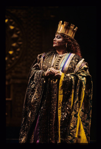 Andrea Gruber (Abigaille), Nabucco, Giuseppe Verdi. San Francisco Opera, 1999-2000. Photographer: Ken Friedman/San Francisco Opera.