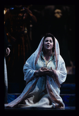 Elizabeth Bishop (Fenena), Nabucco, Giuseppe Verdi. San Francisco Opera, 1999-2000. Photographer: Ken Friedman/San Francisco Opera.