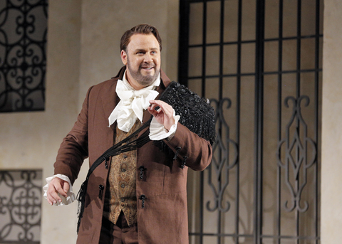 Lucas Meachem (Figaro), Il Barbiere di Siviglia, Gioachino Rossini. San Francisco Opera, 2015-16. Photographer: Cory Weaver/San Francisco Opera.