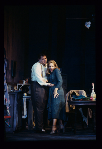 Anthony Dean Griffey (Mitch), Renée Fleming (Blanche DuBois), A Streetcar Named Desire, André Previn. San Francisco Opera, 1998-99. Photographer: Marty Sohl/San Francisco Opera.