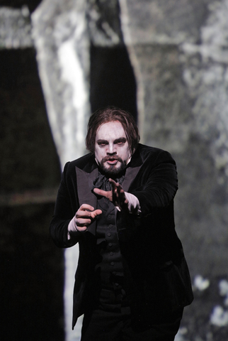 Brian Mulligan (Roderick Usher), La Chute de la Maison Usher, Claude Debussy. San Francisco Opera, 2015-16. Photographer: Cory Weaver/San Francisco Opera.