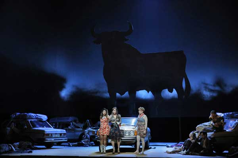 Amina Edris (Frasquita), Ginger Costa-Jackson (Carmen), Renée Rapier (Mercédès), Chorus, Carmen, Georges Bizet. San Francisco Opera, 2015-16. Photographer: Cory Weaver/San Francisco Opera.