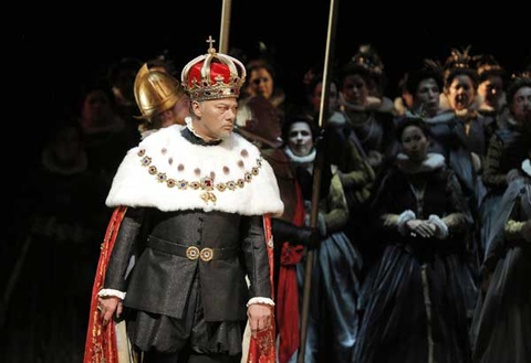 René Pape (King Philip II), Chorus, Don Carlo, Giuseppe Verdi. San Francisco Opera, 2015-16. Photographer: Cory Weaver/San Francisco Opera.