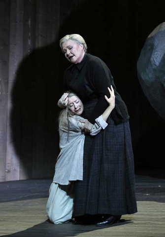 Malin Byström (Jenůfa), Karita Mattila (Kostelnička Buryjovka), Jenůfa, Leoš Janáček. San Francisco Opera, 2015-16. Photographer: Cory Weaver/San Francisco Opera.