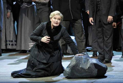 Karita Mattila (Kostelnička Buryjovka), Chorus, Jenůfa, Leoš Janáček. San Francisco Opera, 2015-16. Photographer: Cory Weaver/San Francisco Opera.