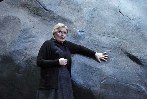 Karita Mattila (Kostelnička Buryjovka), Jenůfa, Leoš Janáček. San Francisco Opera, 2015-16. Photographer: Cory Weaver/San Francisco Opera.