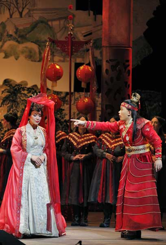 Irene Roberts (Bao Chai), Yijie Shi (Bao Yu), Dream of the Red Chamber, Bright Sheng. San Francisco Opera, 2016-17. Photographer: Cory Weaver/San Franicsco Opera.