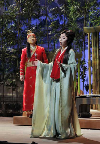 Yijie Shi (Bao Yu), Pureum Jo (Dai Yu), Dream of the Red Chamber, Bright Sheng. San Francisco Opera, 2016-17. Photographer: Cory Weaver/San Franicsco Opera.