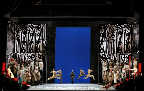 Ekaterina Semenchuk (Amneris), Leah Crocetto (Aida), Anthony Reed (The King of Egypt), Chorus, Ballet, Aida, Giuseppe Verdi. San Francisco Opera, 2016-17. Photographer: Cory Weaver/San Francisco Opera.