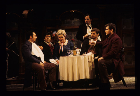 Armando Gama (Schaunard), Luis Lima (Rodolfo), Rosalind Sutherland (Mimì), John Ames (Colline), James Westman (Marcello), La Bohème, Giacomo Puccini. San Francisco Opera, 1999-2000. Photographer: Ken Friedman/San Francisco Opera.