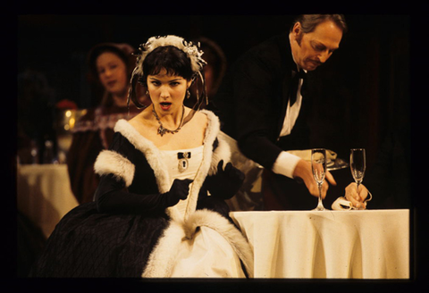 Anna Netrebko (Musetta), La Bohème, Giacomo Puccini. San Francisco Opera, 1999-2000. Photographer: Ken Friedman/San Francisco Opera.