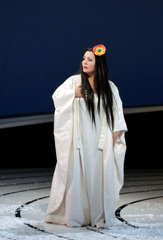 Lianna Haroutounian (Cio-Cio-San), Madama Butterfly, Giacomo Puccini. San Francisco Opera, 2016-17. Photographer: Cory Weaver/San Francisco Opera.