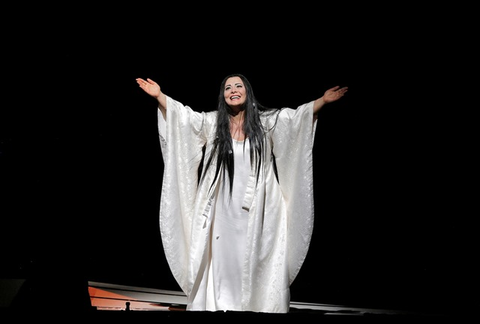 Lianna Haroutounian (Cio-Cio-San), Madama Butterfly, Giacomo Puccini. San Francisco Opera, 2016-17. Photographer: Cory Weaver/San Francisco Opera.