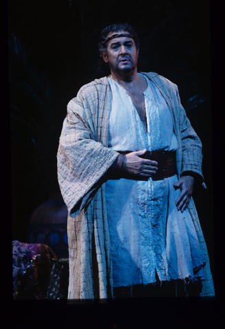 Plácido Domingo (Samson), Viva! Domingo, various. San Francisco Opera, 1999-2000. Photographer: Ken Friedman/San Francisco Opera.