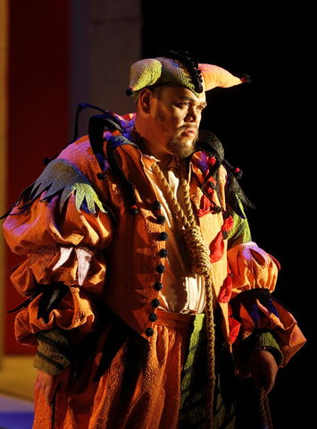 Quinn Kelsey (Rigoletto), Rigoletto, Giuseppe Verdi. San Francisco Opera, 2016-17. Photographer: Cory Weaver/San Francisco Opera.