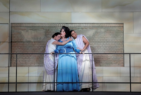 Erin Neff (Klytemnestra's Confidante), Michaela Martens (Klytemnestra), Amina Edris (Klytemnestra's Trainbearer), Elektra, Richard Strauss. San Francisco Opera, 2017-18. Photographer: Cory Weaver/San Francisco Opera.