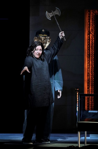 Christine Goerke (Elektra), Elektra, Richard Strauss. San Francisco Opera, 2017-18. Photographer: Cory Weaver/San Francisco Opera.