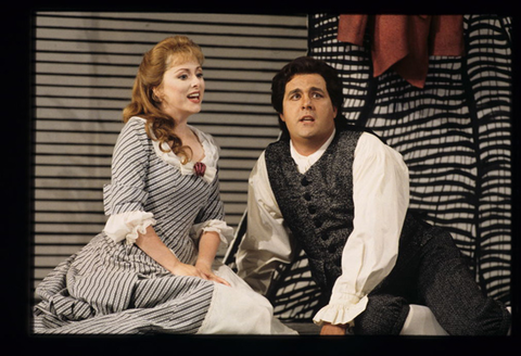 Rebecca Evans (Anne Trulove), Raymond Very (Tom Rakewell), The Rake's Progress, Igor Stravinsky. San Francisco Opera, 1999-2000. Photographer: Ken Friedman/San Francisco Opera.