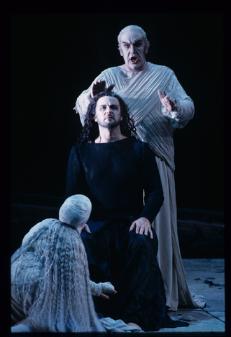 Kurt Moll (Gurnemanz), Christopher Ventris (Parsifal), Catherine Malfitano (Kundry), Parsifal, Richard Wagner. San Francisco Opera 1999-2000. Photographer: Ken Friedman/San Francisco Opera.