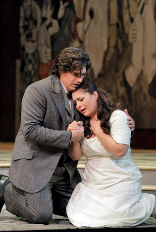 David Pershall (Silvio), Lianna Haroutounian (Nedda), Pagliacci, Ruggero Leoncavallo. San Francisco Opera, 2018-19. Photographer: Cory Weaver/San Francisco Opera.