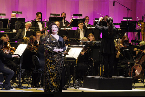 Jamie Barton with Eun Sun Kim and the San Francisco Opera Orchestra at "The Homecoming" concert, September 10, 2021 Photo: Cory Weaver/San Francisco Opera