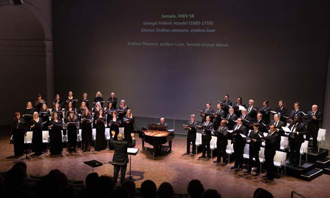 Ian Robertson conducts "San Francisco Opera Chorus in Concert," December 11, 2021. Photo: Matthew Washburn/San Francisco Opera