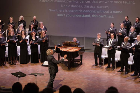 San Francisco Opera Chorus Director Ian Robertson conducting "San Francisco Opera Chorus in Concert," December 11, 2021. Photo: Matthew Washburn/San Francisco Opera