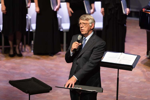 San Francisco Opera Chorus Director Ian Robertson at "San Francisco Opera Chorus in Concert," December 11, 2021. Photo: Matthew Washburn/San Francisco Opera