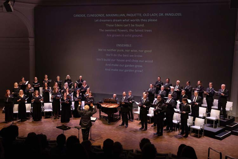 San Francisco Opera Chorus Director Ian Robertson conducting Leonard Bernstein's "Make our garden grow" from "Candide" at "San Francisco Opera Chorus in Concert," December 11, 2021. Photo: Matthew Washburn/San Francisco Opera