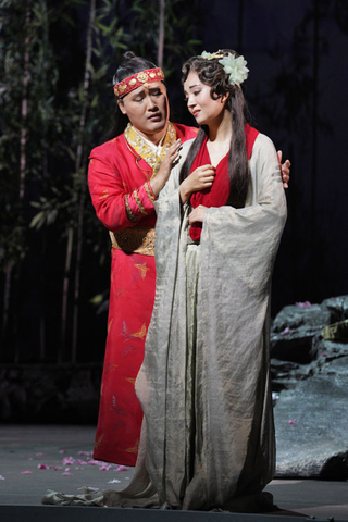 Konu Kim as Bao Yu and Meigui Zhang as Dai Yu in Bright Sheng's "Dream of the Red Chamber." Photo: Cory Weaver/San Francisco Opera