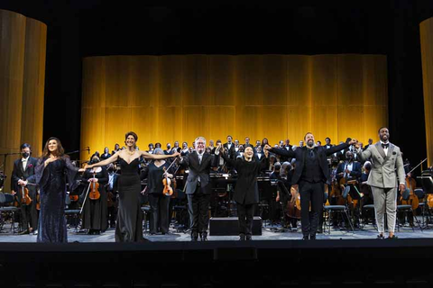 "Eun Sun Kim Conducts Verdi" bow with Mikayla Sager, Nicole Car, John Keene, Eun Sun Kim, Etienne Dupuis, and Soloman Howard. Photo: Drew Altizer