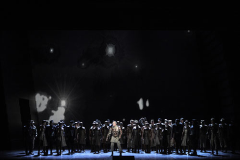 Gerald Finley as Antony with the San Francisco Opera Chorus in John Adams' "Antony and Cleopatra." Photo: Cory Weaver/San Francisco Opera