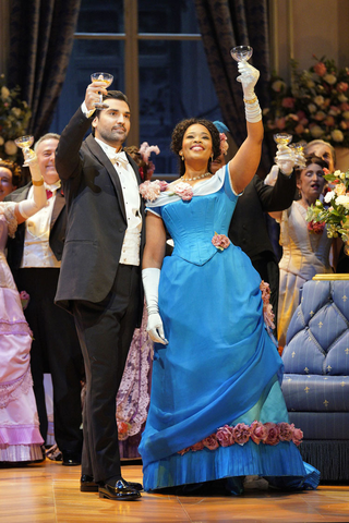 Jonathan Tetelman as Alfredo and Pretty Yende as Violetta in Verdi's "La Traviata." Photo: Cory Weaver/San Francisco Opera