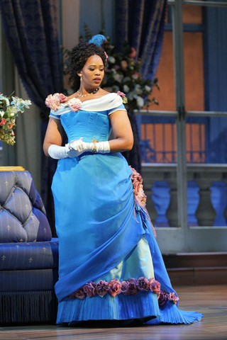 Pretty Yende as Violetta in Verdi's "La Traviata." Photo: Cory Weaver/San Francisco OperaPretty Yende as Violetta in Verdi's "La Traviata." Photo: Cory Weaver/San Francisco Opera