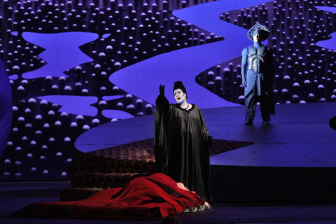 Linda Watson as the Nurse and Stefan Egerstrom as the Spirit Messenger in Strauss and Hofmannsthal's "Die Frau ohne Schatten." Photo: Cory Weaver/San Francisco Opera