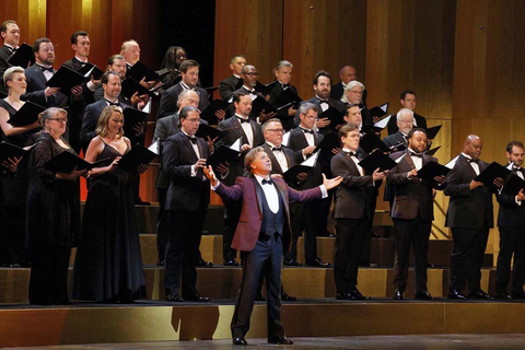 Roberto Alagna and members of the Opera Chorus at San Francisco Opera's "Opening Night Concert" on September 8, 2023 Photo: Cory Weaver/San Francisco Opera