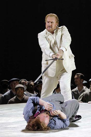 Simon O'Neill as Lohengrin (standing) and Brian Mulligan as Telramund in Wagner's "Lohengrin." Photo: Cory Weaver/San Francisco Opera