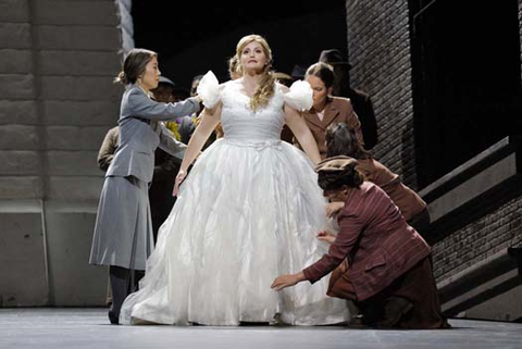 Julie Adams as Elsa in Wagner's "Lohengrin." Photo: Cory Weaver/San Francisco Opera